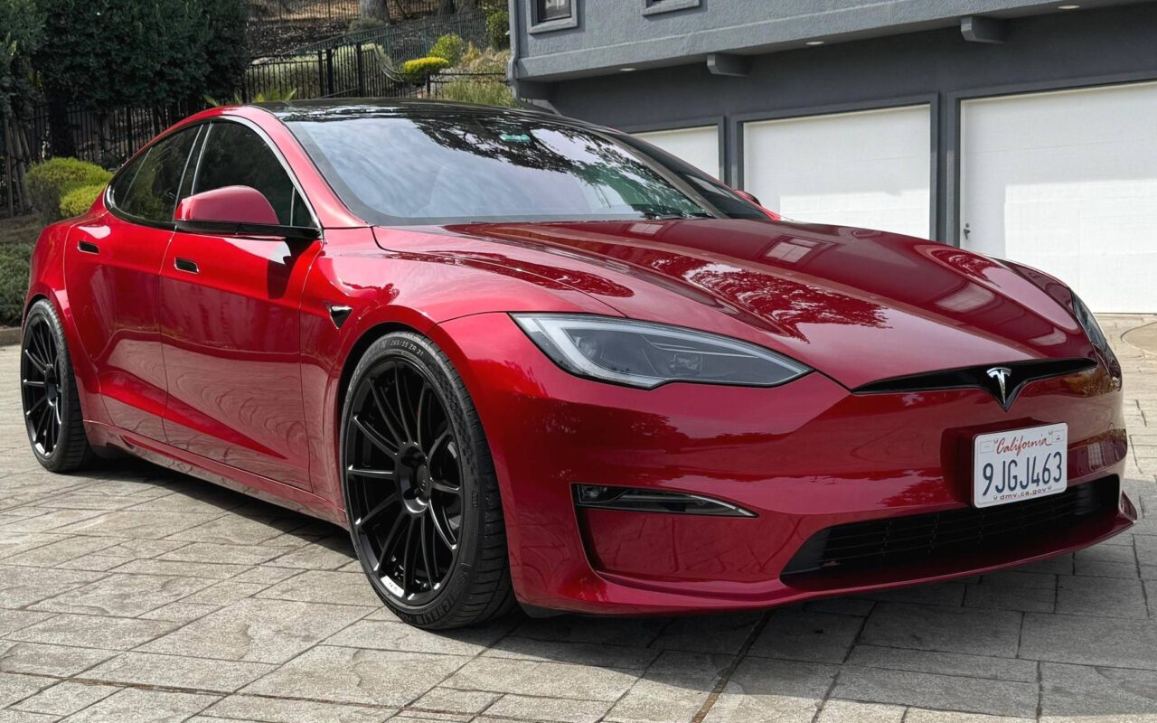 Tesla Model S Plaid (2023) — New